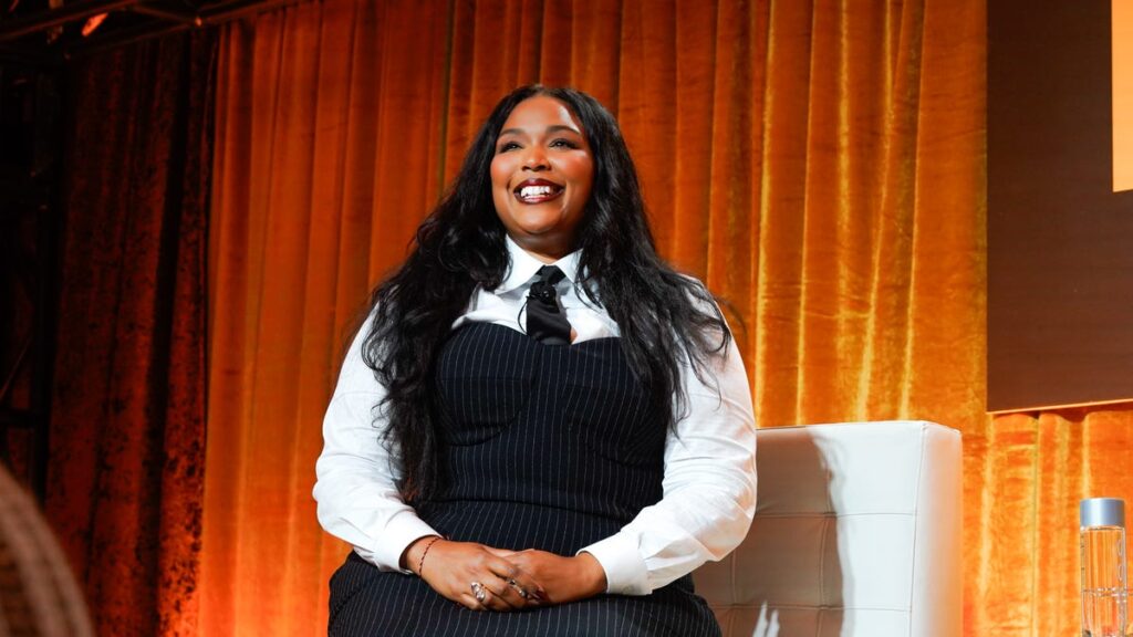 Singer shares she reached goal, shares photos
