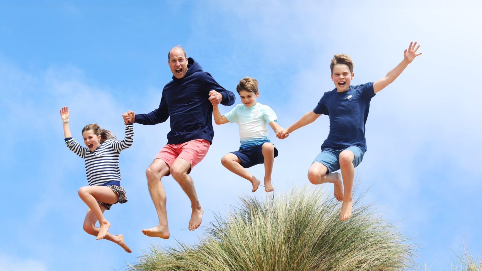 Prince William's 42nd birthday celebrated with family photo in Norfolk | News
