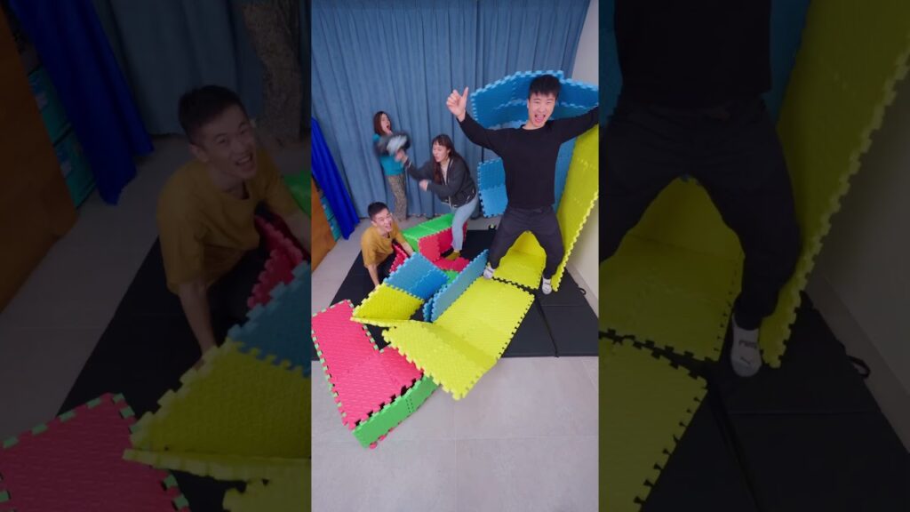 Hiding in Giant Box! 👀🧩🤣🎉