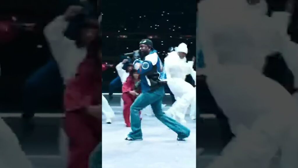 Kendrick Lamar rips Drake in 'Not Like Us' at Super Bowl #shorts