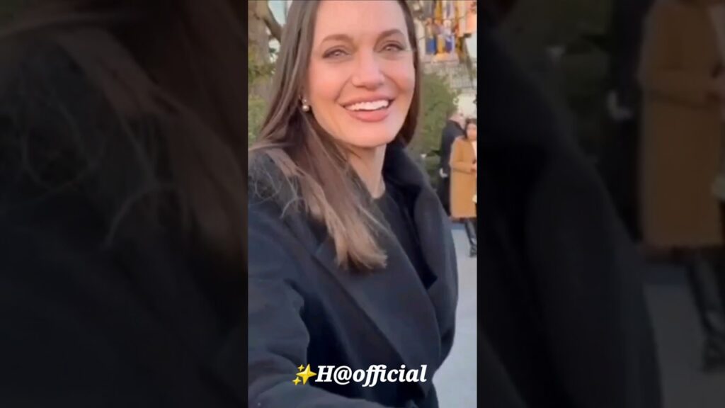 Angelina Jolie Looking Gorgeous While Greeting Her Fan's 💘#AngelinaJolie #shortsviral #shorts