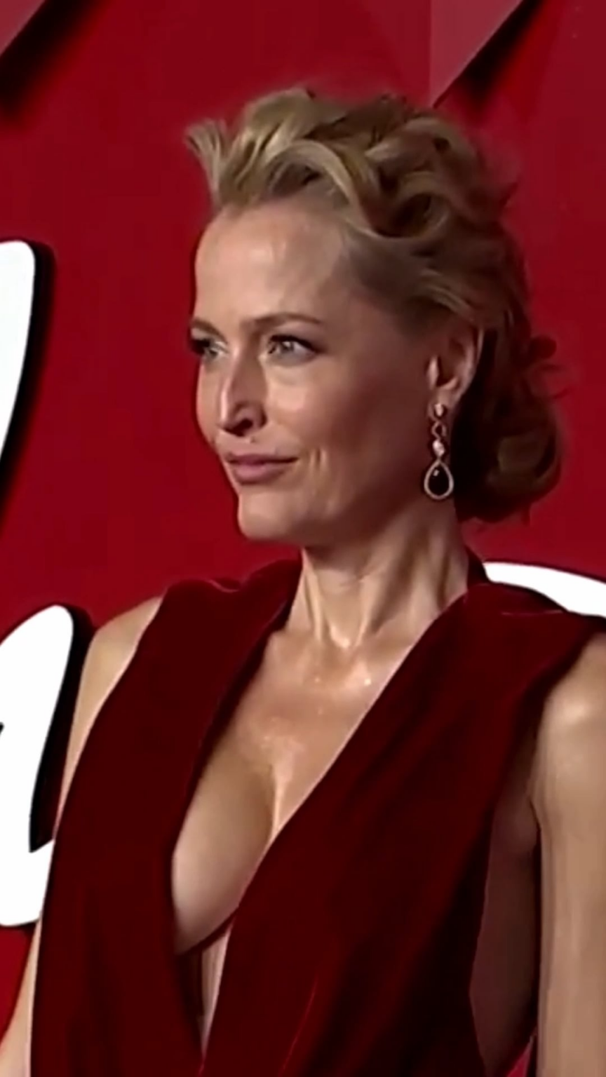 Gillian Anderson - British Fashion Awards in London (2023)