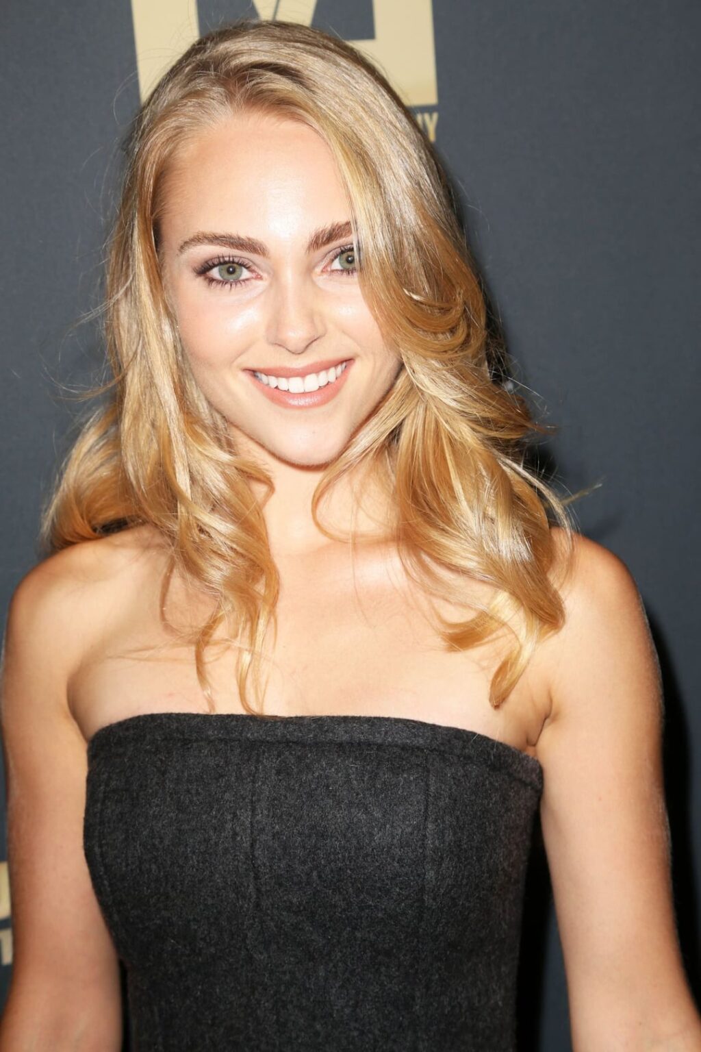AnnaSophia Robb - Jeremy Scott - The People’s Designer Premiere, The Paris Theatre in New York, 15th September 2015