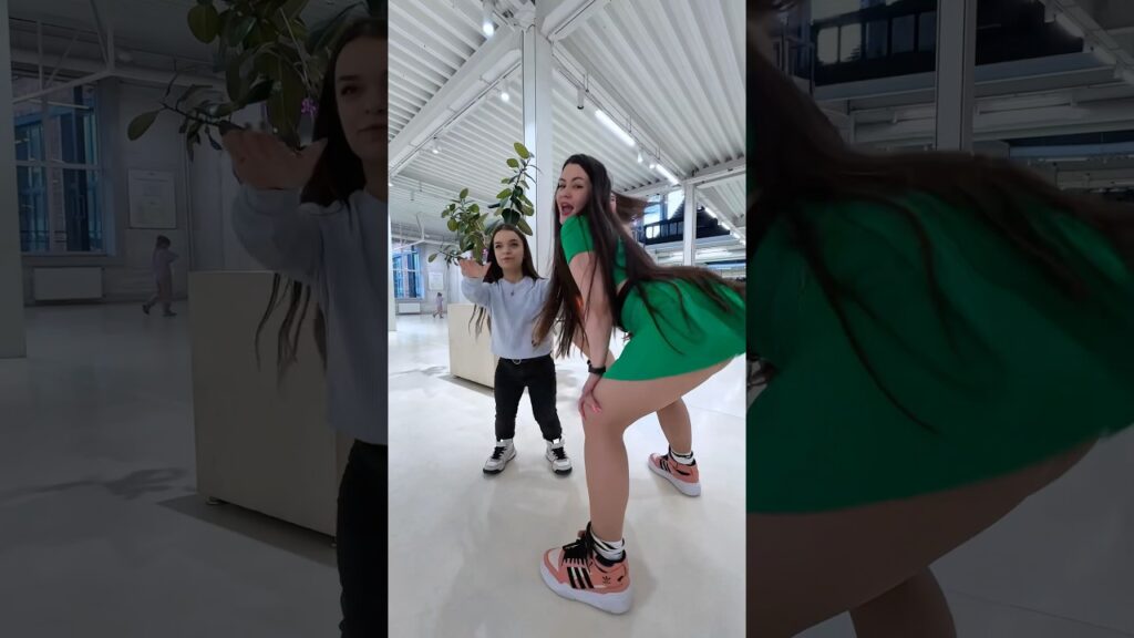 Waka Waka Shakira – Prank 🤣 #shorts Waka Waka Shakira - Prank 🤣 #shorts