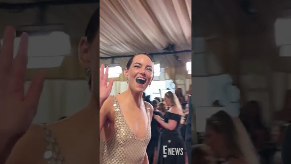 Emma Stone shows love to the fans on the #Oscars red carpet. #AwardsSeason