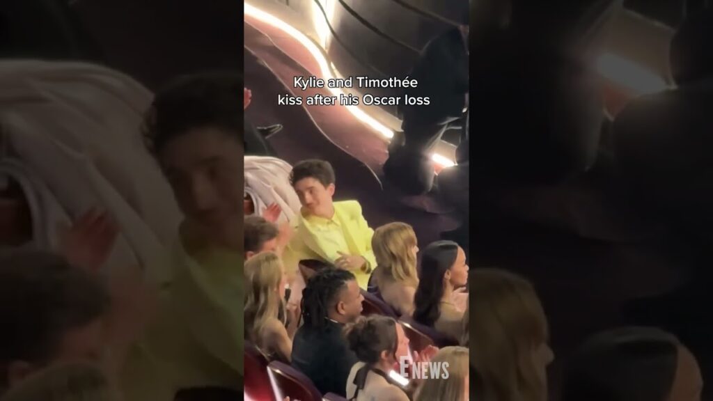 Timothée Chalamet and Kylie Jenner kiss after the Best Actor #Oscar was announced. #AwardsSeason
