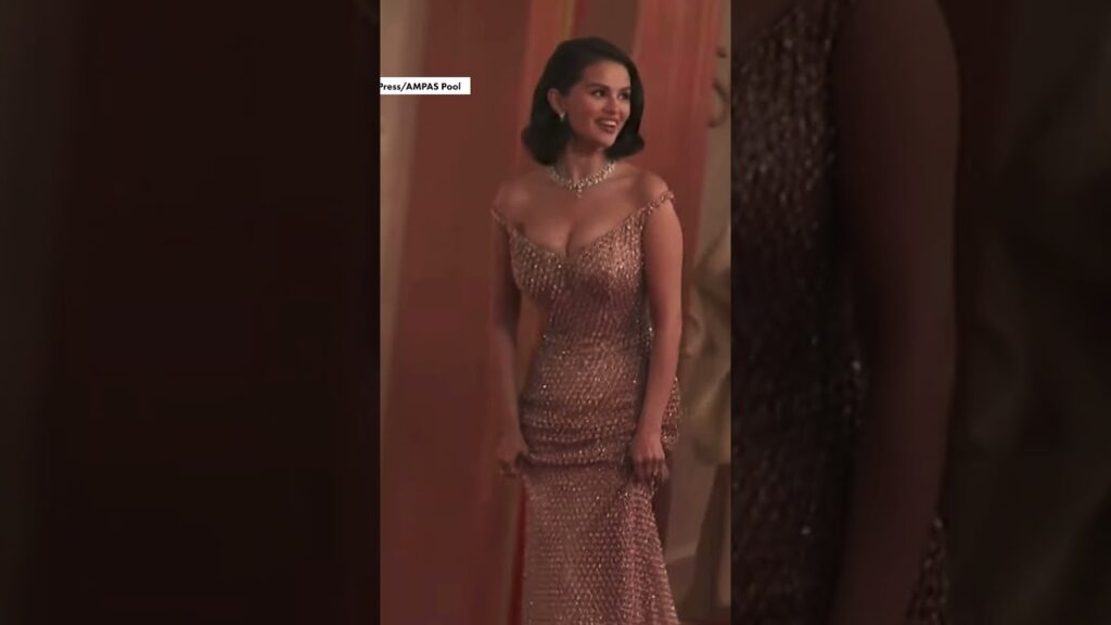 Selena Gomez channels Sophia Loren in sparkling rose gold gown on the Oscars 2025 red carpet #shorts Selena Gomez channels Sophia Loren in sparkling rose gold gown on the Oscars 2025 red carpet #shorts