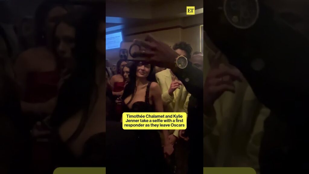 Timothée Chalamet and Kylie Jenner shared an adorable moment as they were leaving the #Oscars