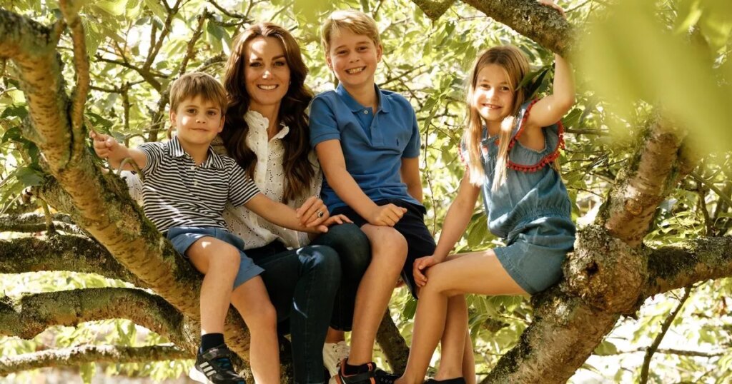 Kate Middleton ‘ignored’ on school run as dads are ‘more interested’ in another mum Kate Middleton 'ignored' on school run as dads are 'more interested' in another mum