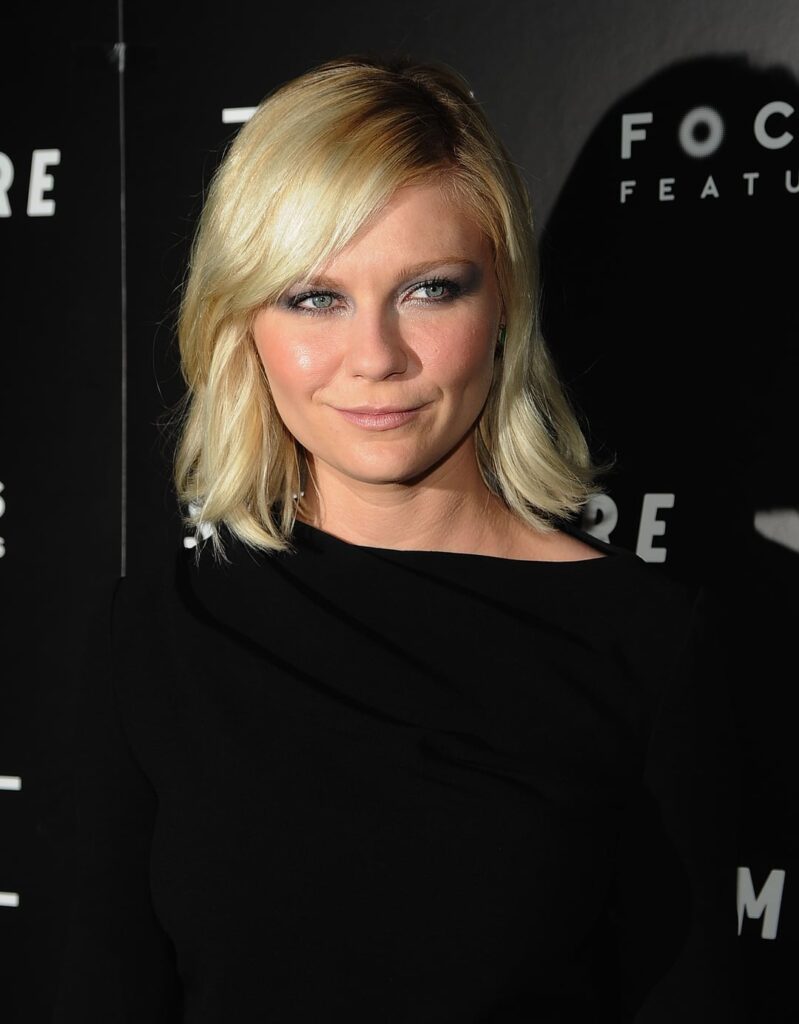 Kirsten Dunst | New York Screening of "Somewhere" at Tribeca Grand Hotel in New York City (December 12, 2010)