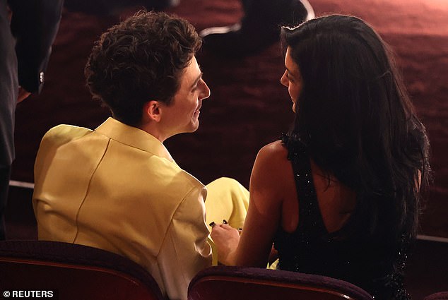 The couple didn¿t shy away from a little PDA, sharing a few sweet kisses during the evening