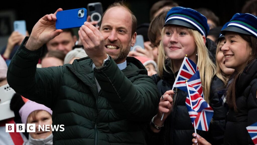 Prince William took selfies with an enthusiastic crowd greeting him in Estonia