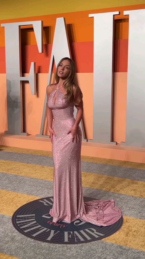 Clip of Sydney Sweeney at the Vanity Fair Oscar Party in Beverly Hills (03/02/2025)