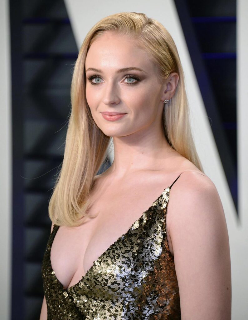 Sophie Turner | vanity fair Oscar party _2019