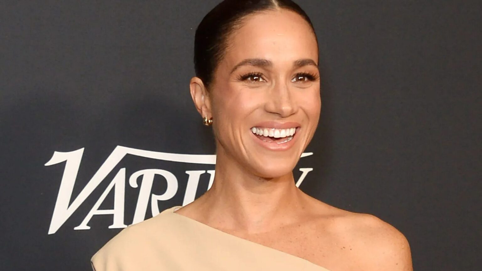 Moment shocked Meghan Markle realised future wealth relied on KATE & how it sparked plan to be billionaire in own right Moment shocked Meghan Markle realised future wealth relied on KATE & how it sparked plan to be billionaire in own right