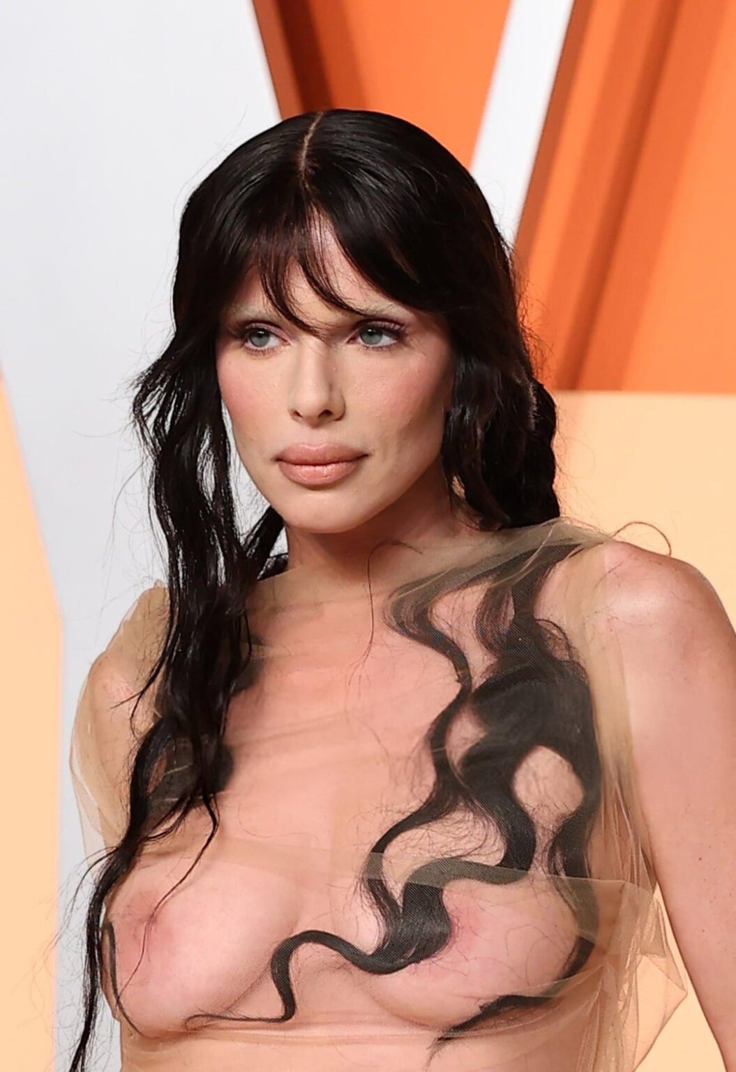 Julia Fox at the Vanity Fair Oscar Party (03/02/2025)