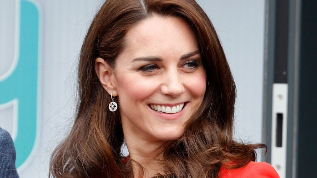 Kate Middleton’s ultra waist-defining sundress couldn’t be more on-trend this summer Kate Middleton's ultra waist-defining sundress couldn't be more on-trend this summer