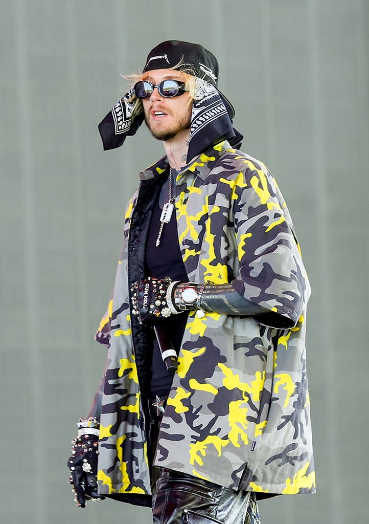 <p>Machine Gun Kelly</p>