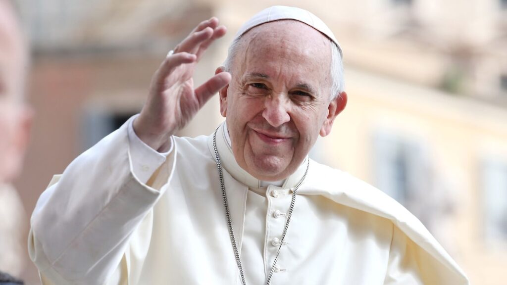 The special gift Pope Francis gave Queen Elizabeth for Prince George
