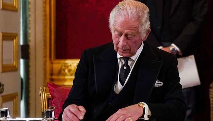 King Charles suffers great loss amid feud with Harry, Meghan