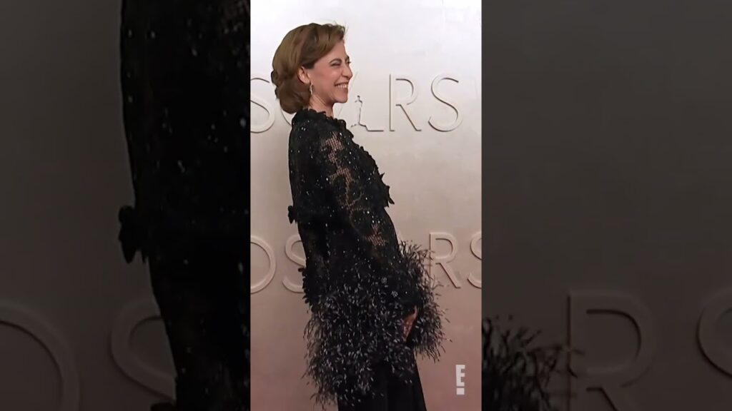 Fernanda Torres has arrived to the #Oscars. 🤩 #AwardsSeason