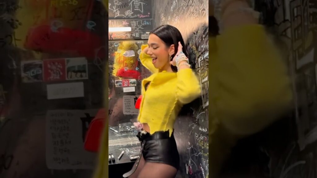 Dua Lipa’s reaction when Ronaldo sees her #shorts #dualipa #ronaldo
