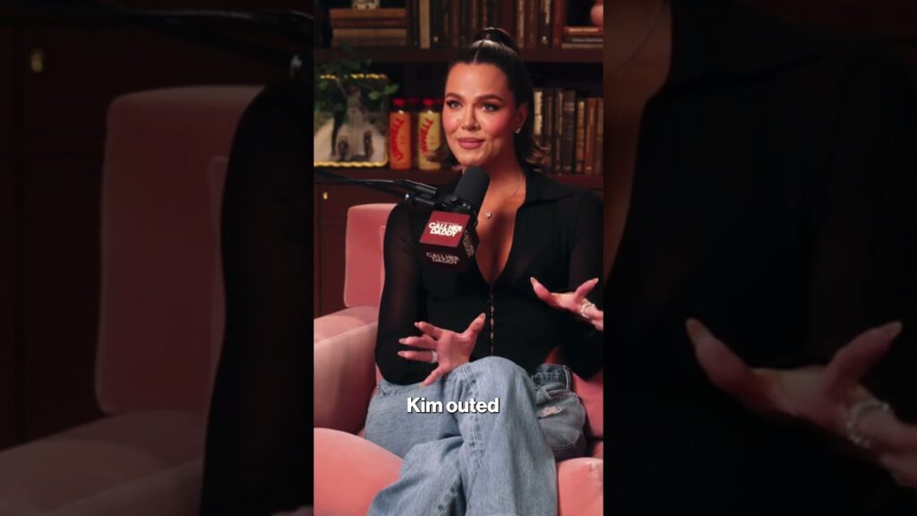 Khloé Kardashian breaks down the multiple Kardashian family group chats #shorts