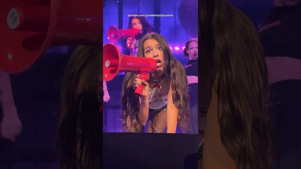 Olivia Rodrigo stares into your SOUL in San Francisco 😍👻 #shorts #oliviarodrigo #concert