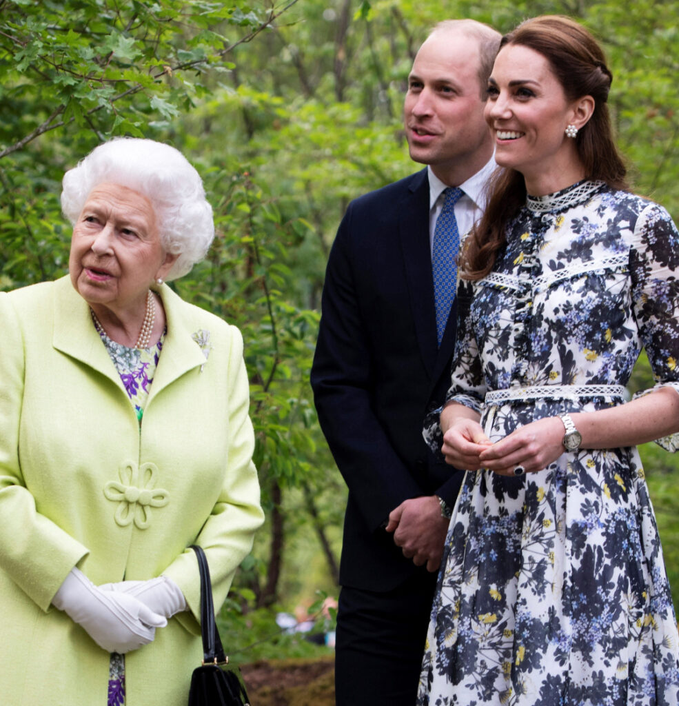 Former Royal Butler Says Prince William and Princess Kate’s “First Priority” Is “Very Different” Than Queen Elizabeth’s Was Yahoo news home