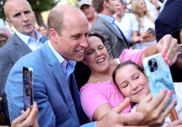 Prince William taking selfies with fans