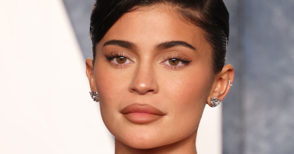Kylie Jenner Is Still Grieving Hairstylist Jesus Guerrero