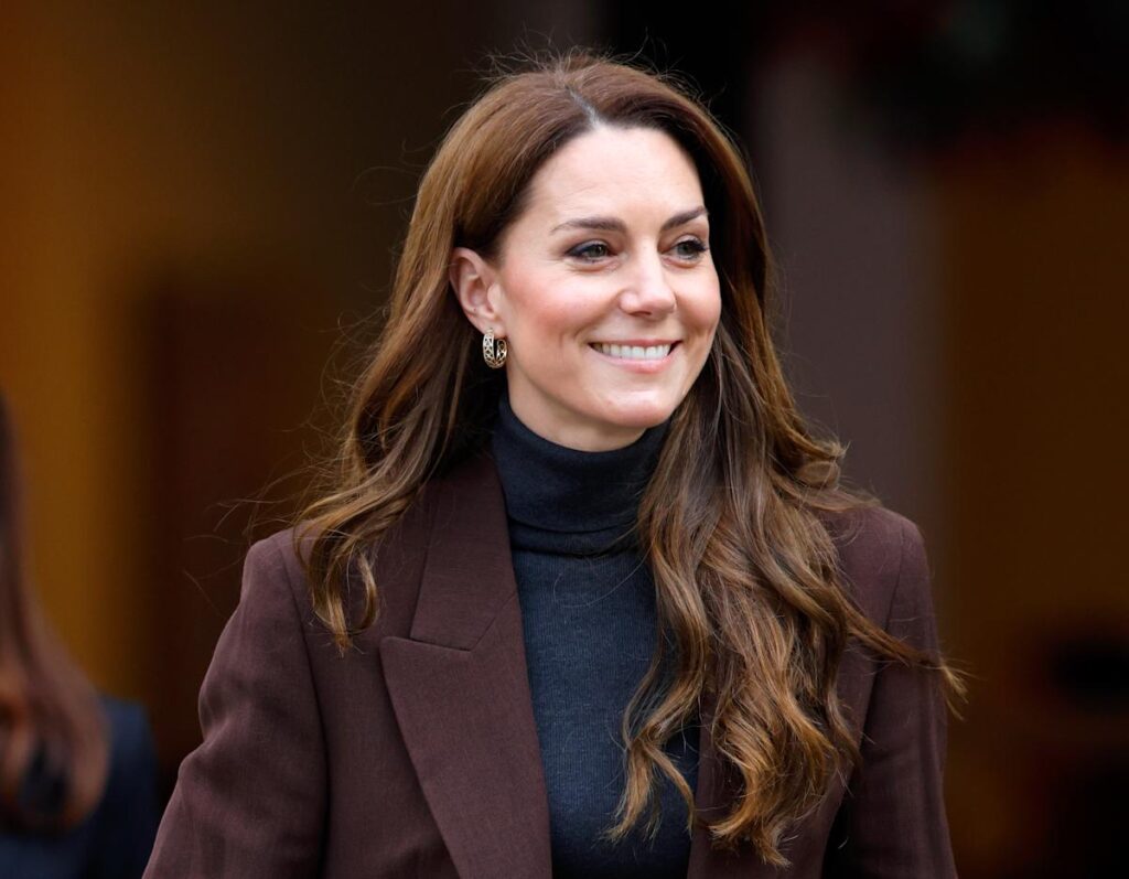 Kate Middleton’s White Designer Tote Screams Sophistication — Copy the Look for Just $30! Yahoo lifestyle home