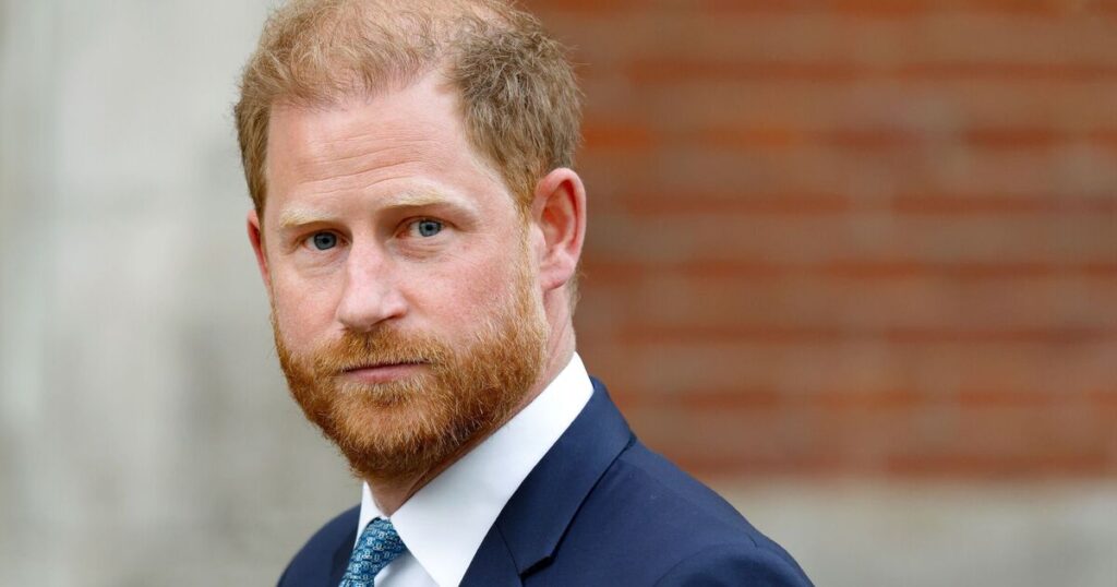 Harry's 'olive branch' to William and Kate while in UK sadly telling, say friends | Royal | News