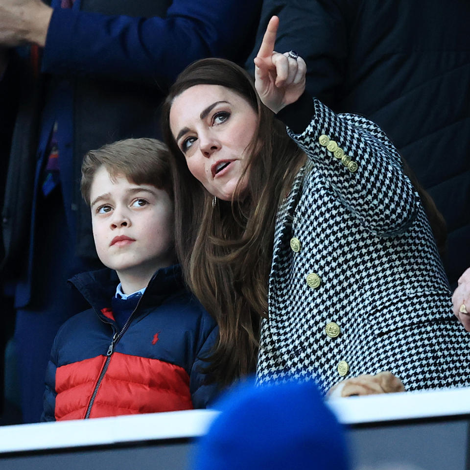  Prince George and Kate Middleton at the Guinness Six Nations Rugby match between England and Wales at Twickenham Stadium on February 26, 2022 in London, England. 