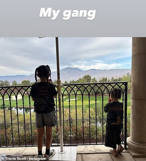 Before going onstage, Travis affectionately shared a snap of his children standing at a balcony, along with a caption calling them 'My gang'