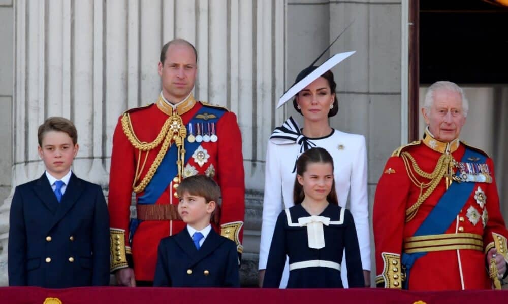 Louis’ 7th Birthday Signals Modernization of British Royal Family in 2025 Samsung Galaxy Z Flip4 dobrável