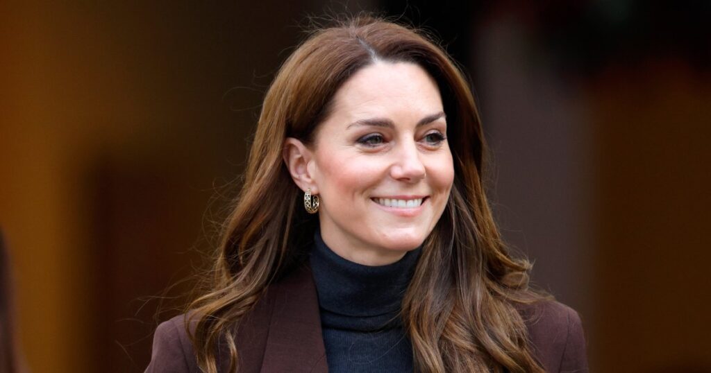 Get Kate Middleton’s Sophisticated White Tote Look for Just $30 Get Kate Middleton’s Sophisticated White Tote Look for Just $30