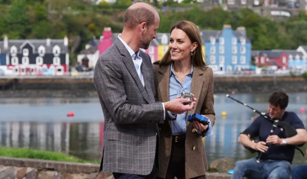 Prince William and Kate Middleton match for anniversary Prince William and Catherine Princess of Wales visit to the Tobermory Producers Market. Pic: REX