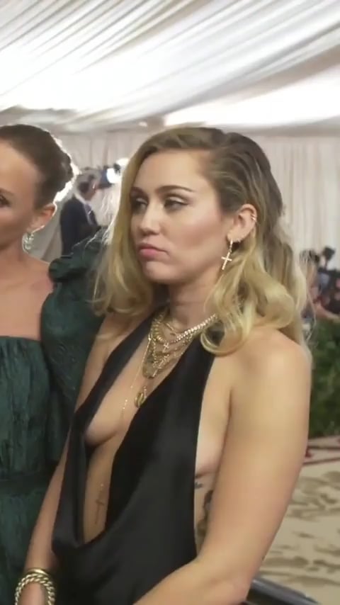 Miley Cyrus | Met Gala in New York | May 7, 2018