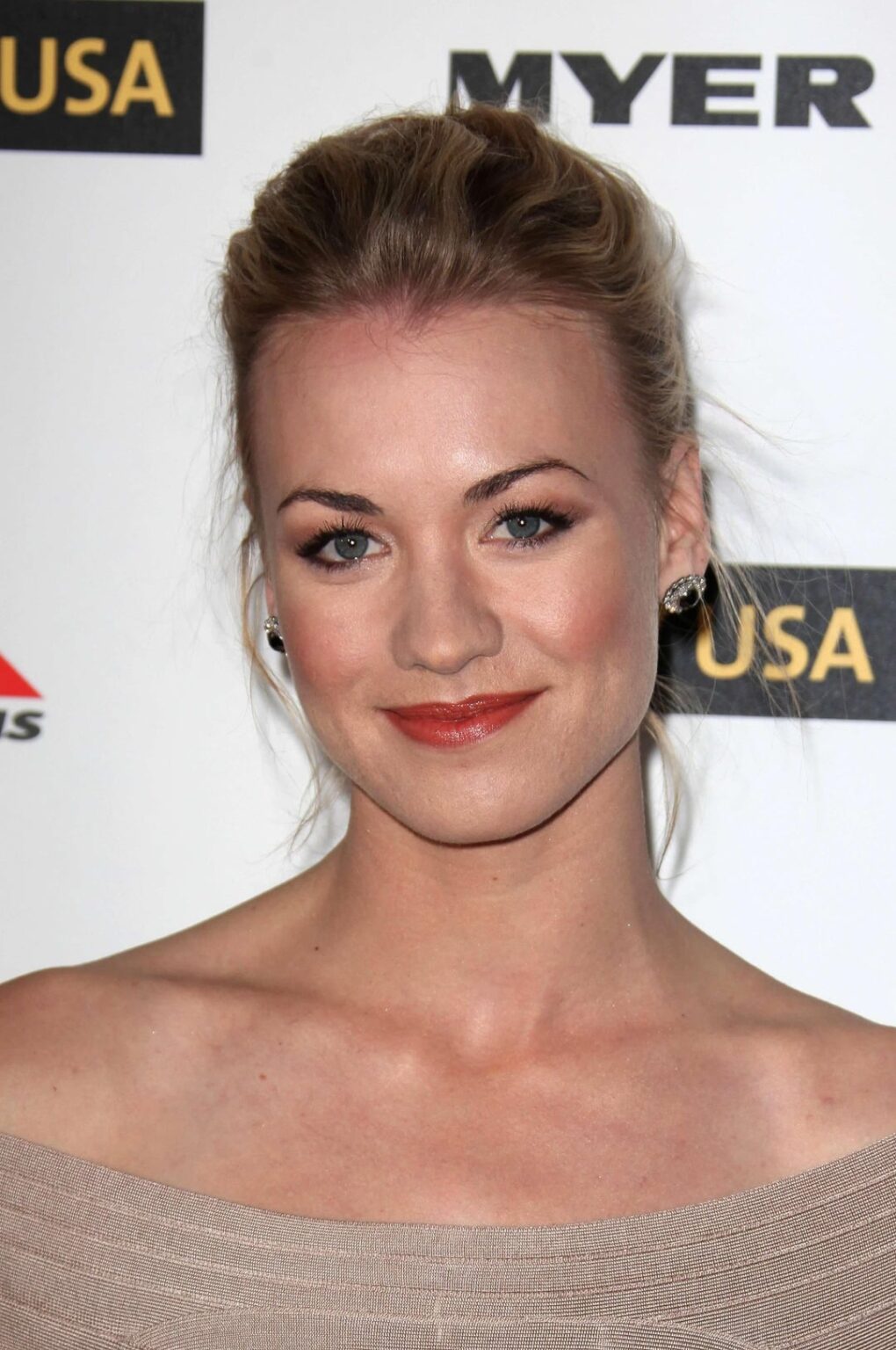 Yvonne Strahovski | 2010 Australia Week Black Tie Gala held at The Highlands club in the Hollywood & Highland Center in Hollywood, California (January 16, 2010)