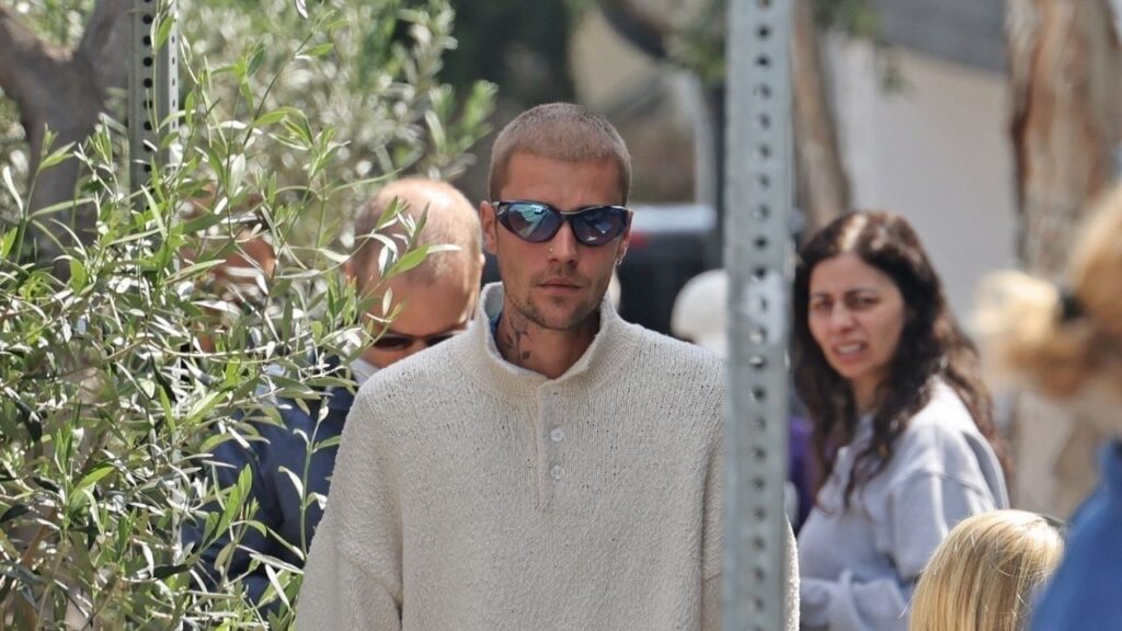 Justin Bieber’s Most Normal Outfit in Ages Is Worth Copying All Spring Justin Bieber’s Most Normal Outfit in Ages Is Worth Copying All Spring