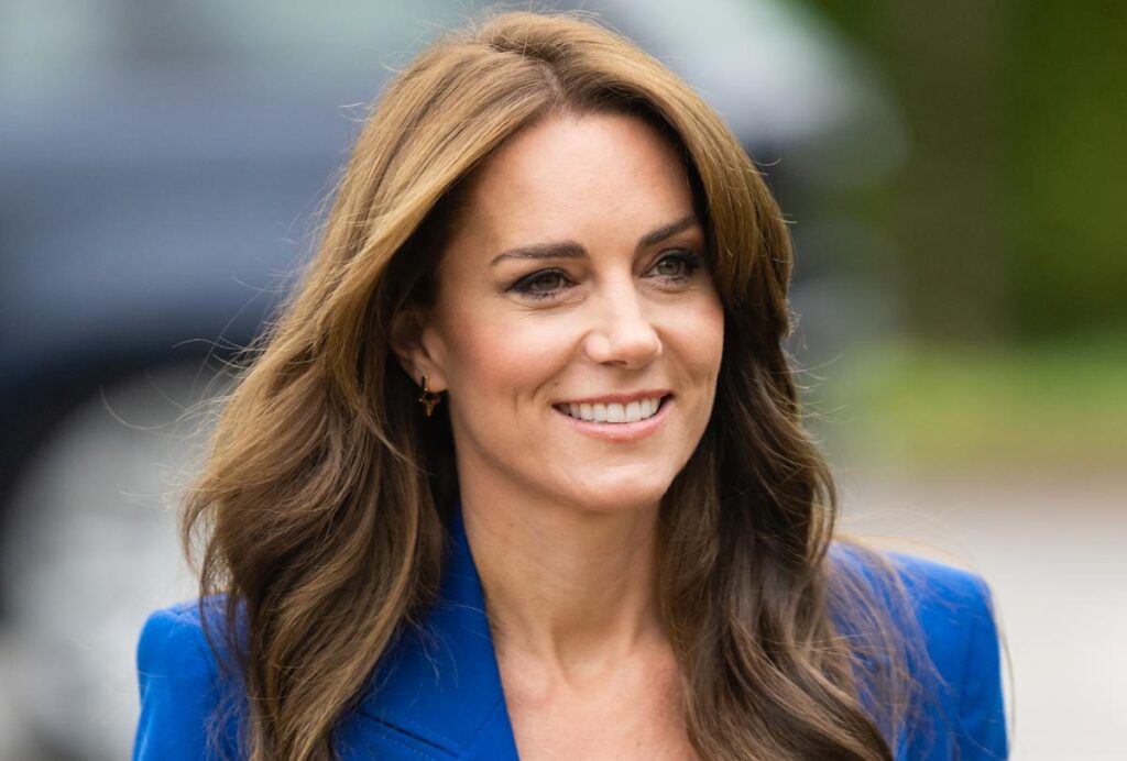 Kate Middleton’s Striped Sweater is Spring Rich Mom Perfection — Copy the Look for $28! Yahoo lifestyle home