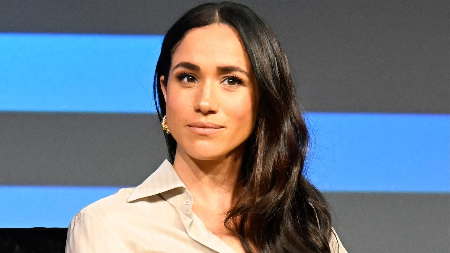 Meghan has a HUGE problem: Brits love to hate her & US don't care so she has NO audience
