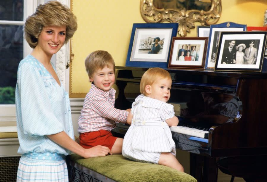 UNITED KINGDOM – OCTOBER 04: Diana, Princess of Wales with her sons, Prince William and Prince Harry, at the piano in Kensington Palace (Photo by Tim Graham Photo Library via Getty Images)