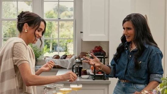 Meghan Markle and Mindy Kaling on the Duchess of Sussex's Netflix show, With Love, Meghan(Netflix)