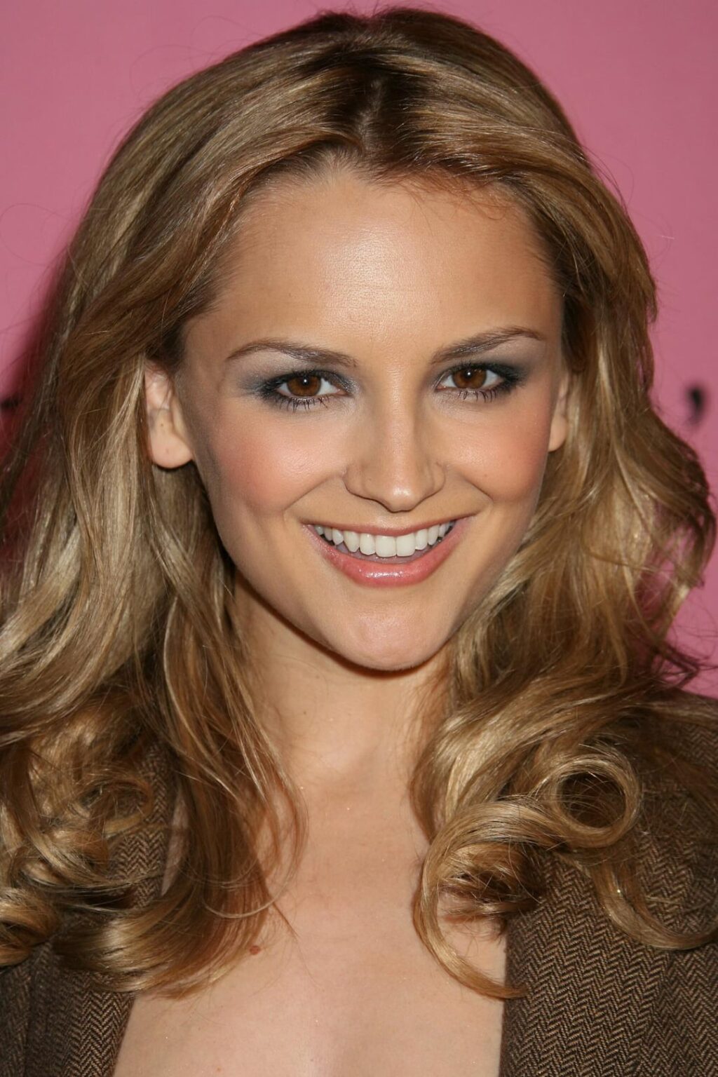 Rachel Leigh Cook | The 2007 Victoria's Secret Fashion Show held at the Kodak Theatre in Hollywood, CA (Nov 15, 2007)