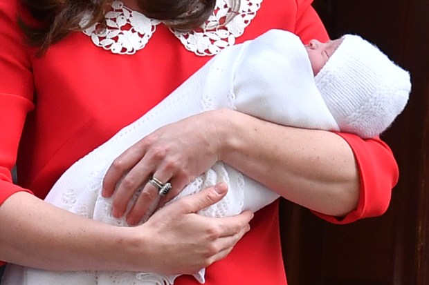 Britain's Catherine, Duchess of Cambridge shows her newly-born son to the media outside the Lindo Wing at St Mary's Hospital in central London, on April 23, 2018. (Photo by Ben STANSALL / AFP) (Photo credit should read BEN STANSALL/AFP/Getty Images)