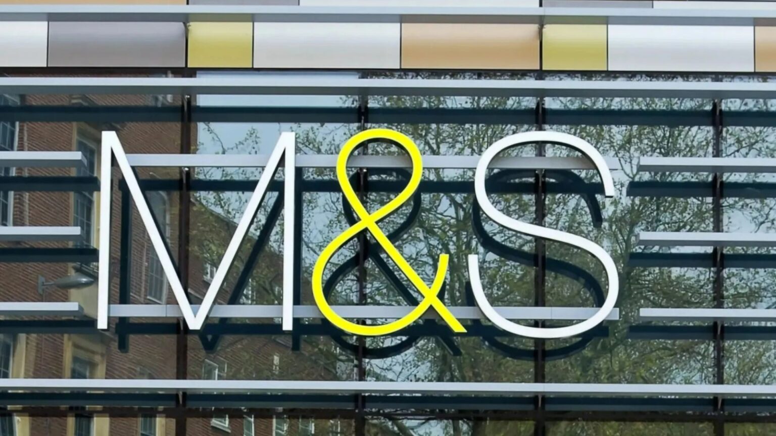 M&S shoppers race to buy an ‘pretty dress’ that looks exactly like Kate Middleton’s favourite brand but £200 cheaper M&S shoppers race to buy an 'pretty dress' that looks exactly like Kate Middleton’s favourite brand but £200 cheaper