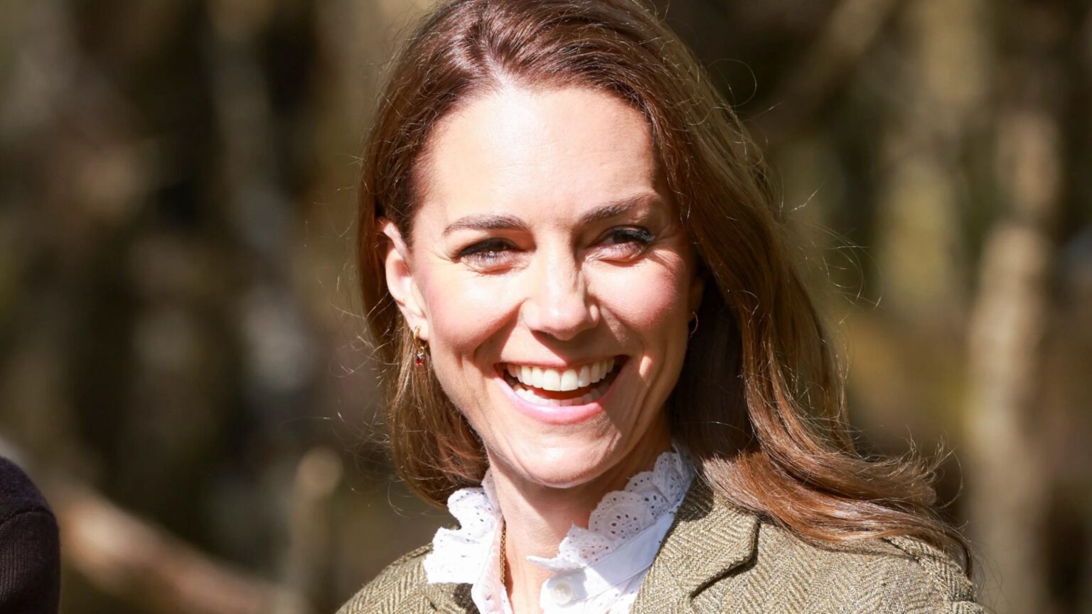 William and Kate bump into veteran TV star on ferry while celebrating 14th wedding anniversary in Scotland William and Kate bump into veteran TV star on ferry while celebrating 14th wedding anniversary in Scotland