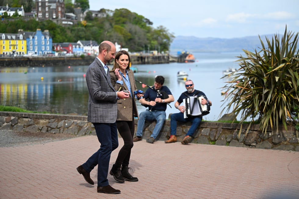 prince william and kate middleton look in sync as they walk around the isle of mull together
